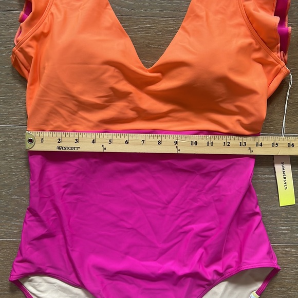 Colorblock Ruffle One-Piece Swimsuit - Picture 6 of 9